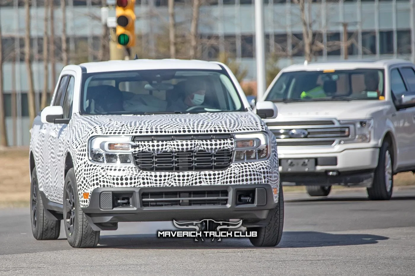 Ford Maverick Ford Maverick New Grille and Wheels Option Caught Testing in Public 2022-maverick-truck-new-grille-wheels-3