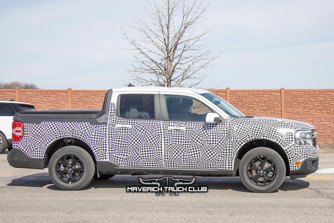 Ford Maverick Ford Maverick New Grille and Wheels Option Caught Testing in Public 2022-maverick-truck-new-grille-wheels-10
