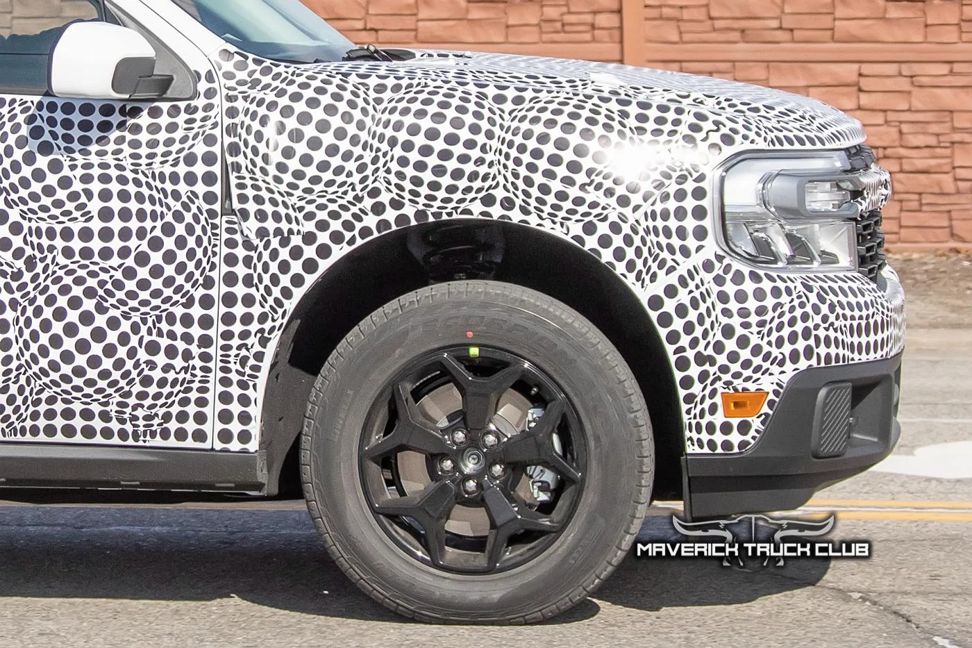 Ford Maverick Ford Maverick New Grille and Wheels Option Caught Testing in Public 2022-maverick-truck-new-grille-wheels-11