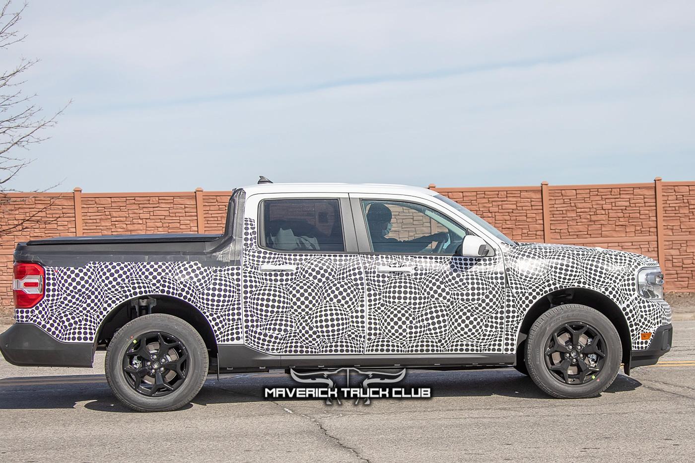 Ford Maverick Ford Maverick New Grille and Wheels Option Caught Testing in Public 2022-maverick-truck-new-grille-wheels-12