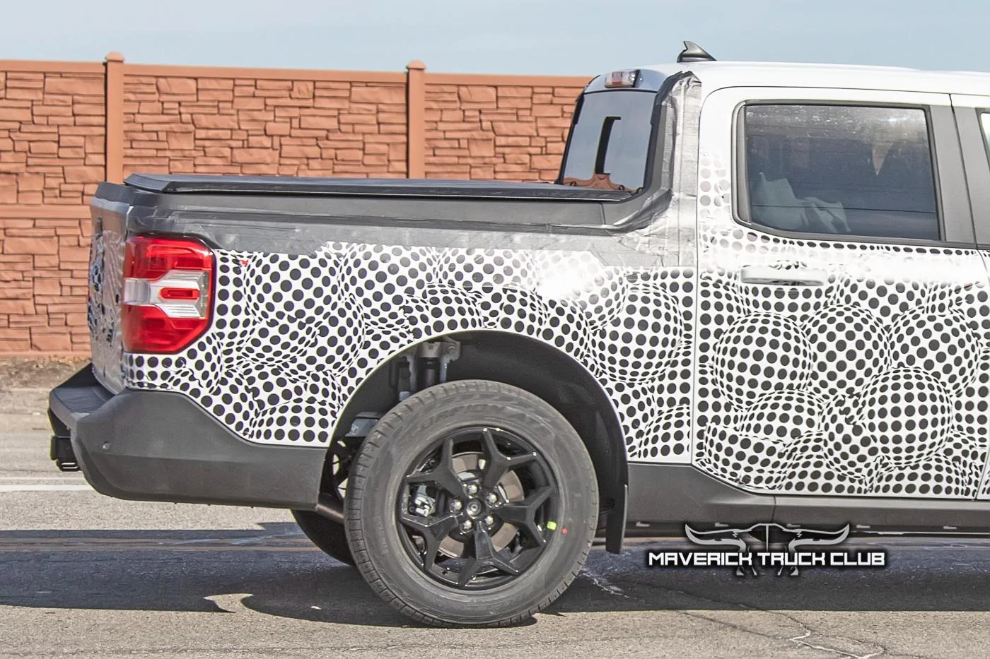 Ford Maverick Ford Maverick New Grille and Wheels Option Caught Testing in Public 2022-maverick-truck-new-grille-wheels-13