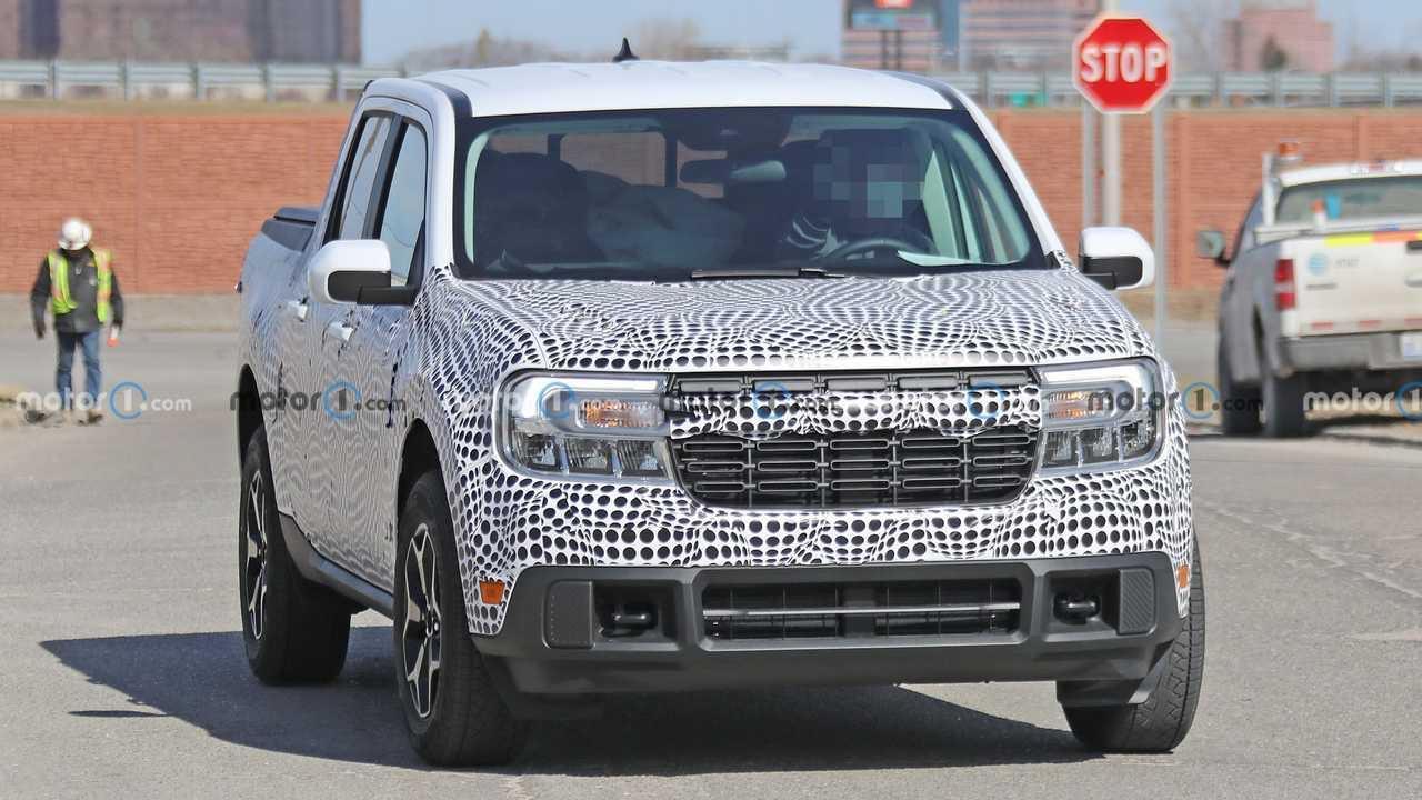 Ford Maverick Additional Photos: Ford Maverick New Grille and Wheels Option Caught Testing in Public image0