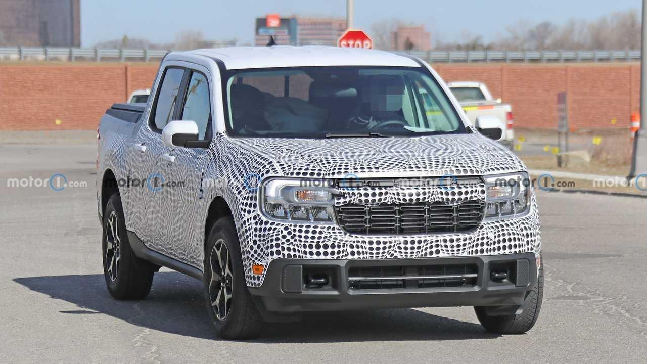 Ford Maverick Additional Photos: Ford Maverick New Grille and Wheels Option Caught Testing in Public image1