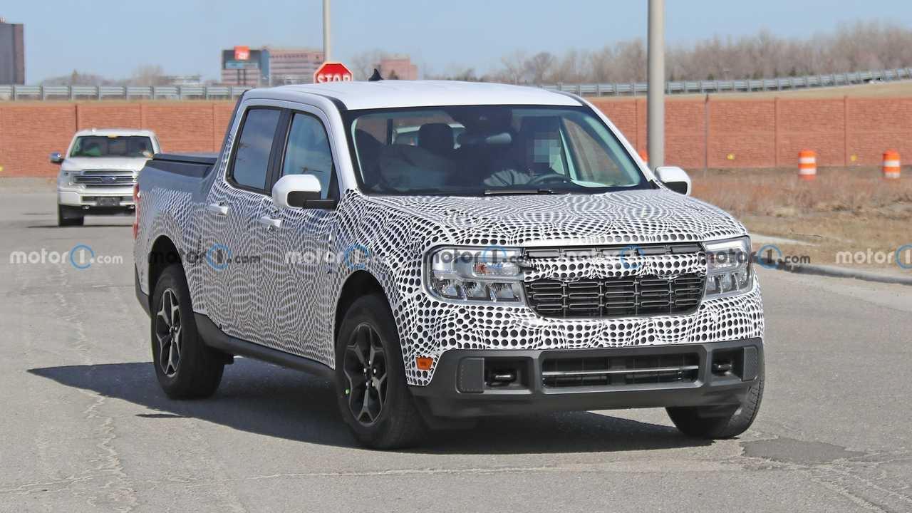 Ford Maverick Additional Photos: Ford Maverick New Grille and Wheels Option Caught Testing in Public image2