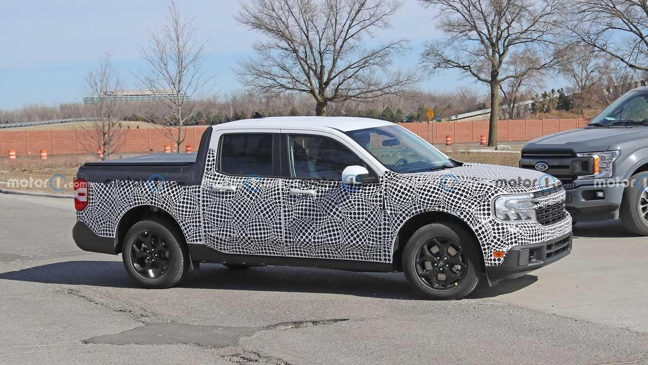 Ford Maverick Additional Photos: Ford Maverick New Grille and Wheels Option Caught Testing in Public image6