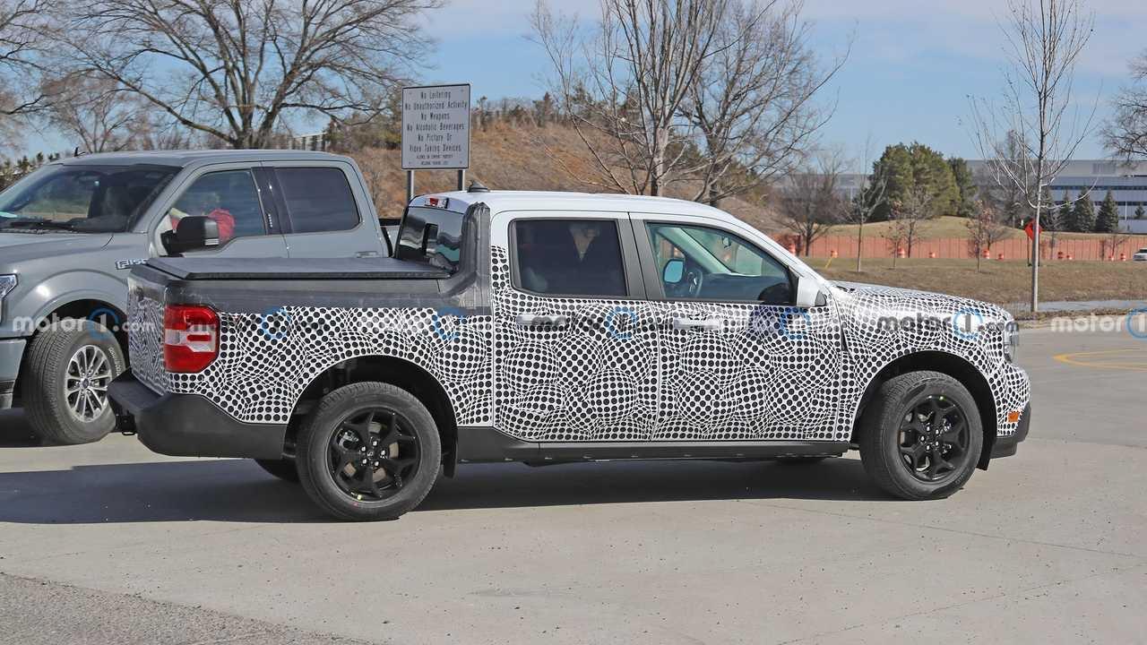 Ford Maverick Additional Photos: Ford Maverick New Grille and Wheels Option Caught Testing in Public image8