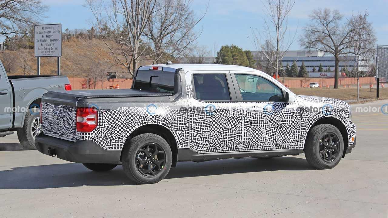 Ford Maverick Additional Photos: Ford Maverick New Grille and Wheels Option Caught Testing in Public image9