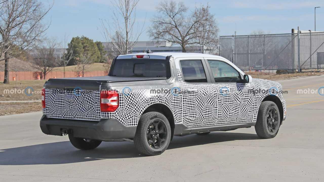 Ford Maverick Additional Photos: Ford Maverick New Grille and Wheels Option Caught Testing in Public image11
