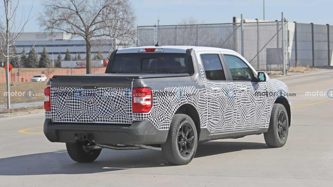 Ford Maverick Additional Photos: Ford Maverick New Grille and Wheels Option Caught Testing in Public image12