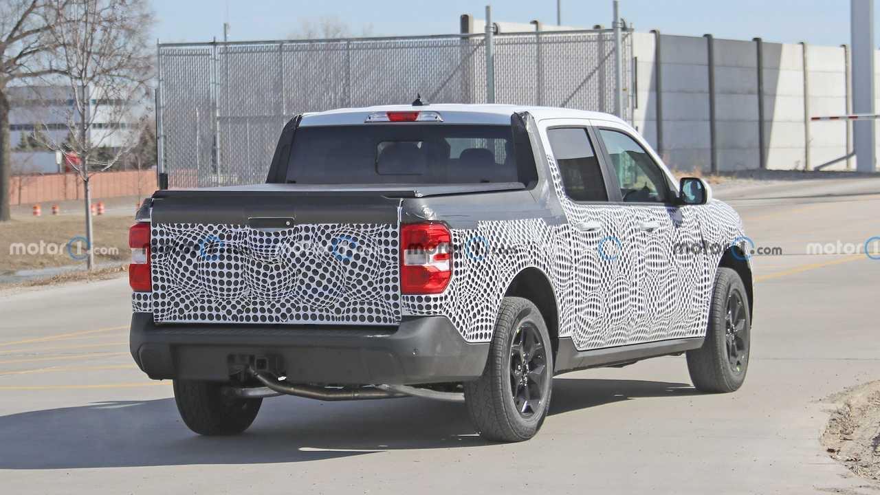 Ford Maverick Additional Photos: Ford Maverick New Grille and Wheels Option Caught Testing in Public image13