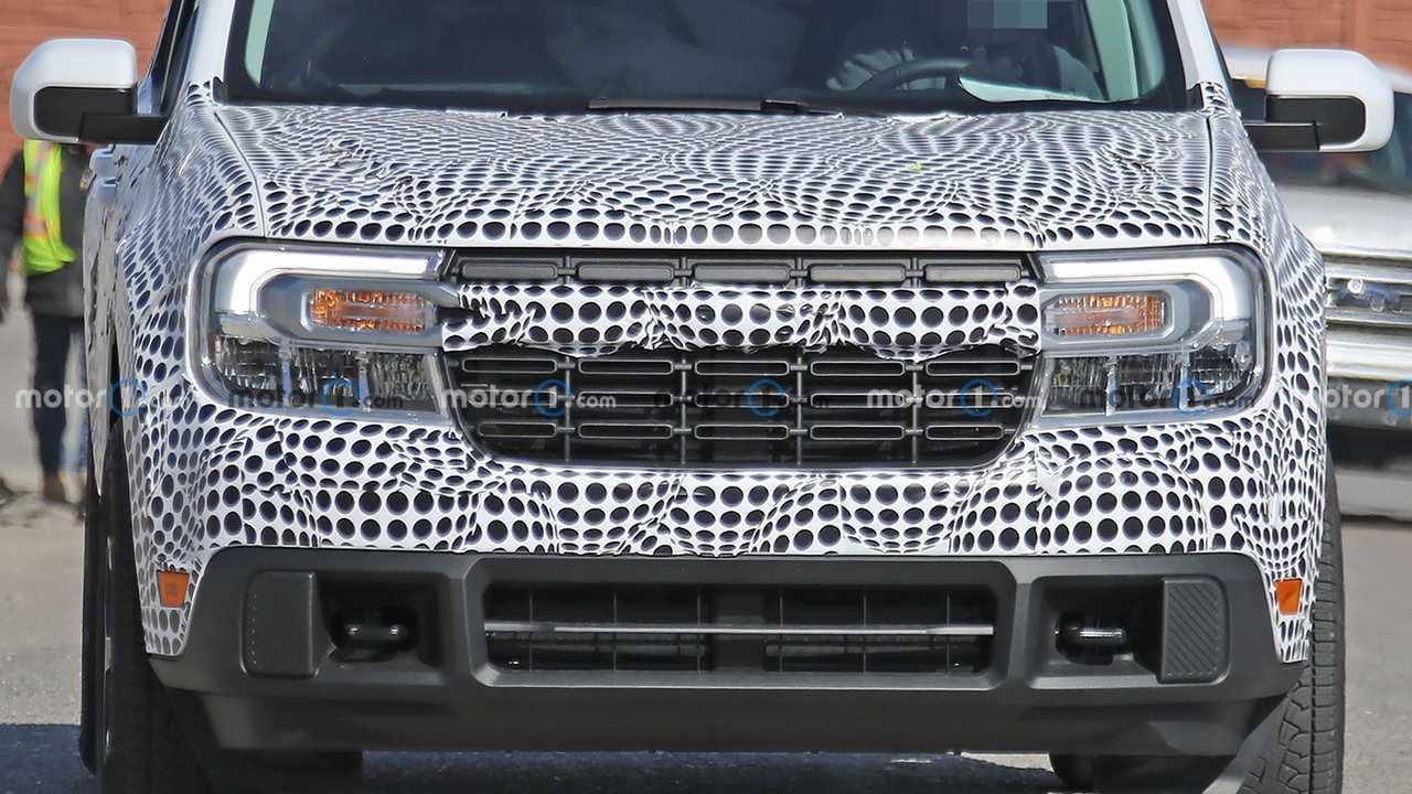 Ford Maverick Additional Photos: Ford Maverick New Grille and Wheels Option Caught Testing in Public image14