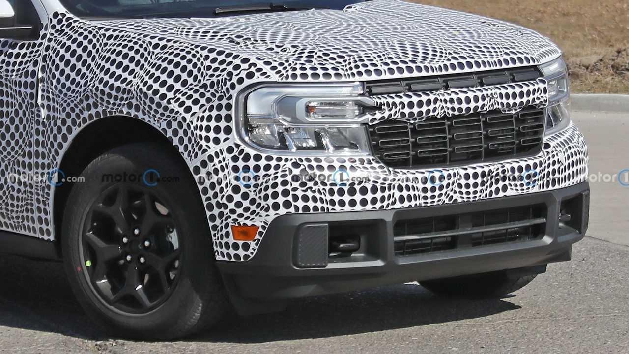Ford Maverick Additional Photos: Ford Maverick New Grille and Wheels Option Caught Testing in Public image15