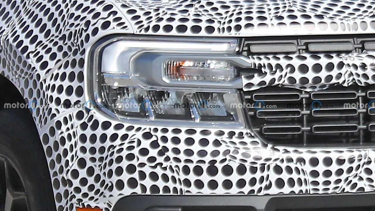 Ford Maverick Additional Photos: Ford Maverick New Grille and Wheels Option Caught Testing in Public image16