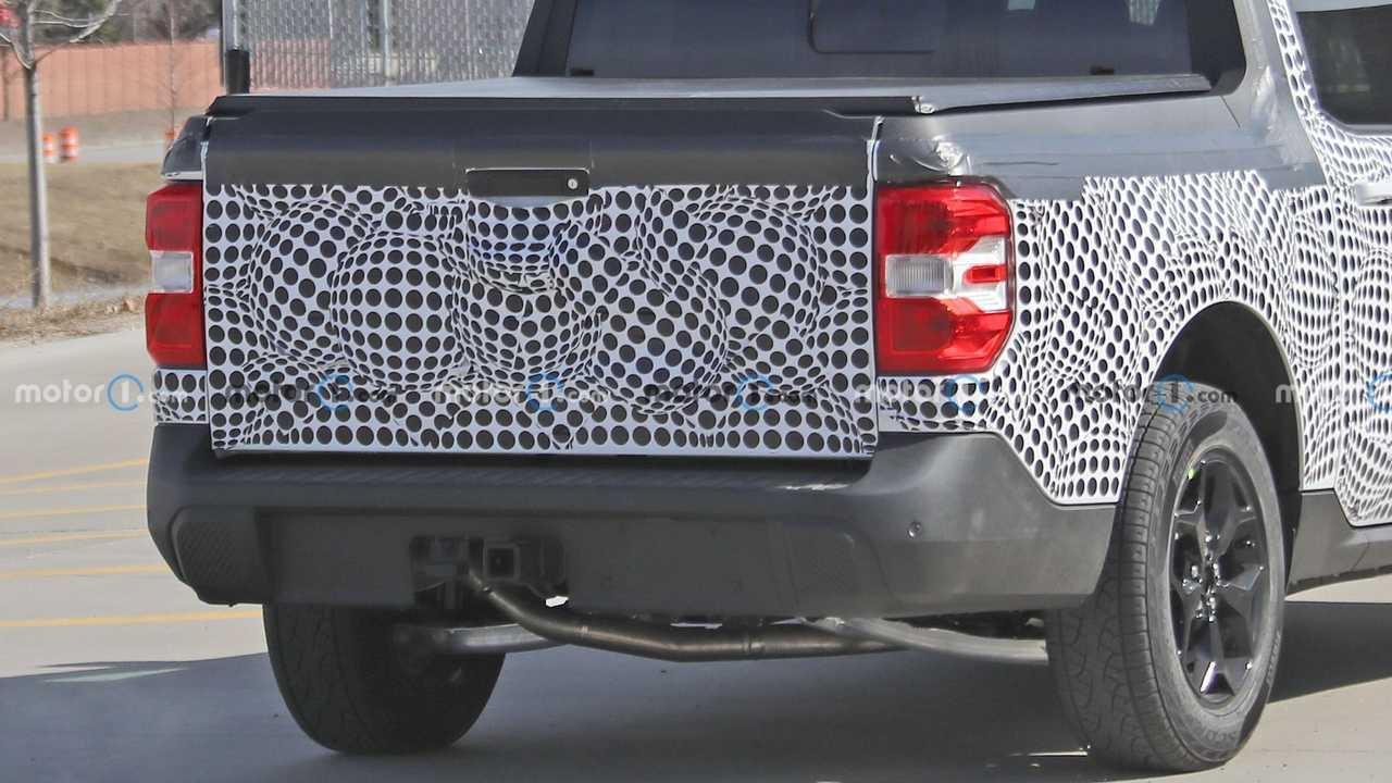 Ford Maverick Additional Photos: Ford Maverick New Grille and Wheels Option Caught Testing in Public image17