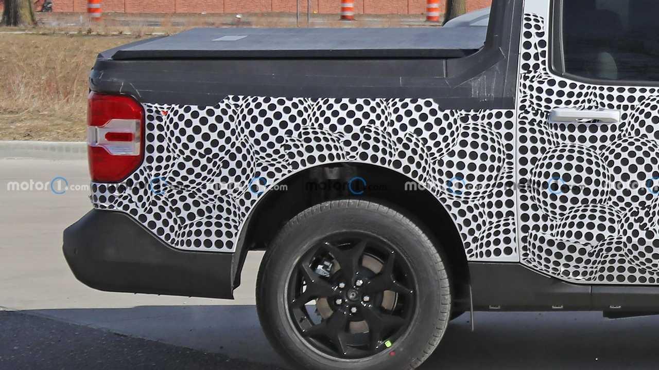 Ford Maverick Additional Photos: Ford Maverick New Grille and Wheels Option Caught Testing in Public image18