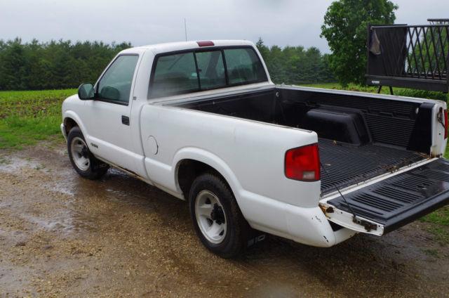 1994-chevy-s10-with-bedliner-and-matching-topper-1.jpg
