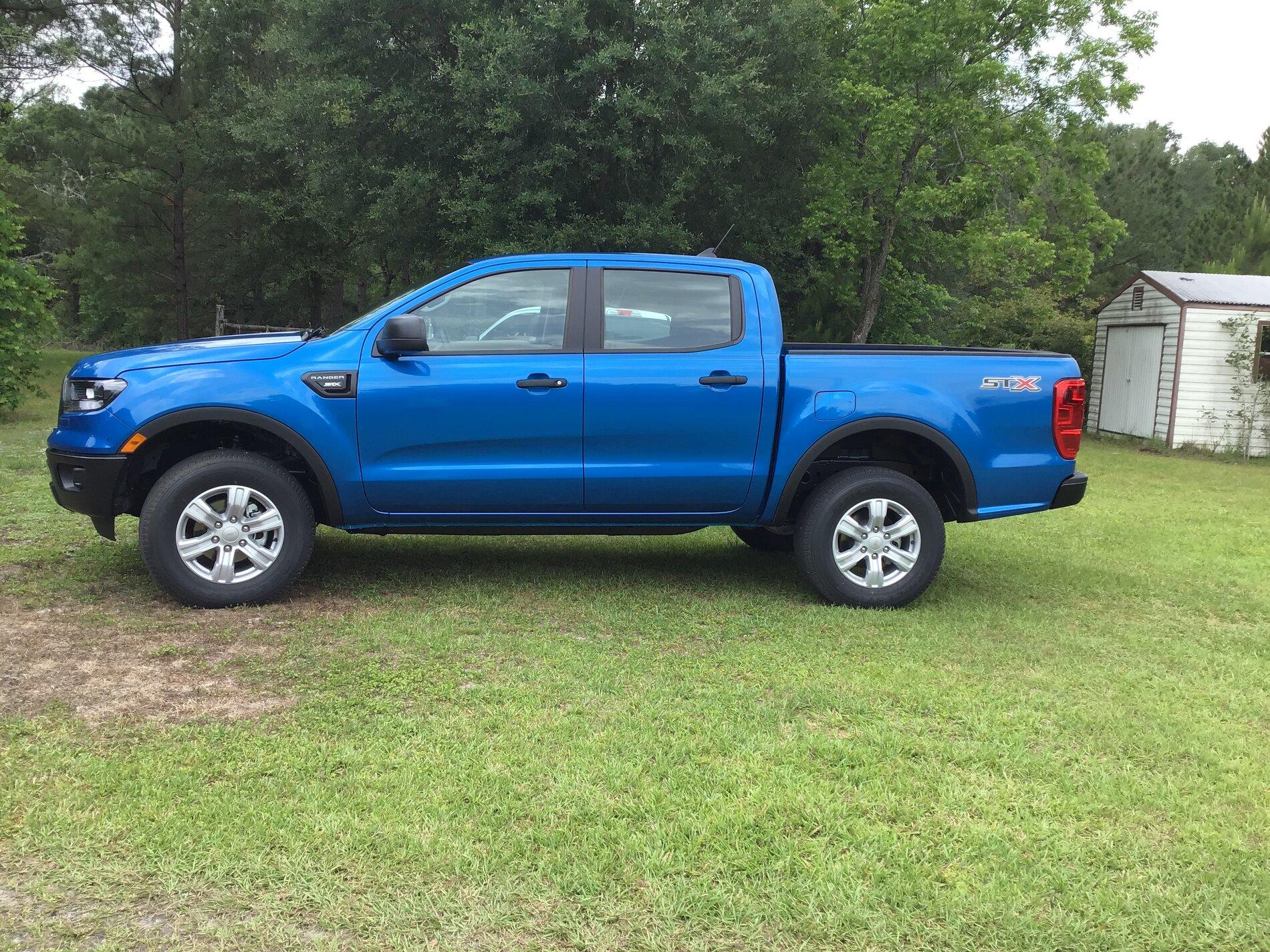 Ford Maverick Spotted: Maverick vs Ranger size comparison 9953C7D6-D001-4FF2-B685-B36C05BAFA32