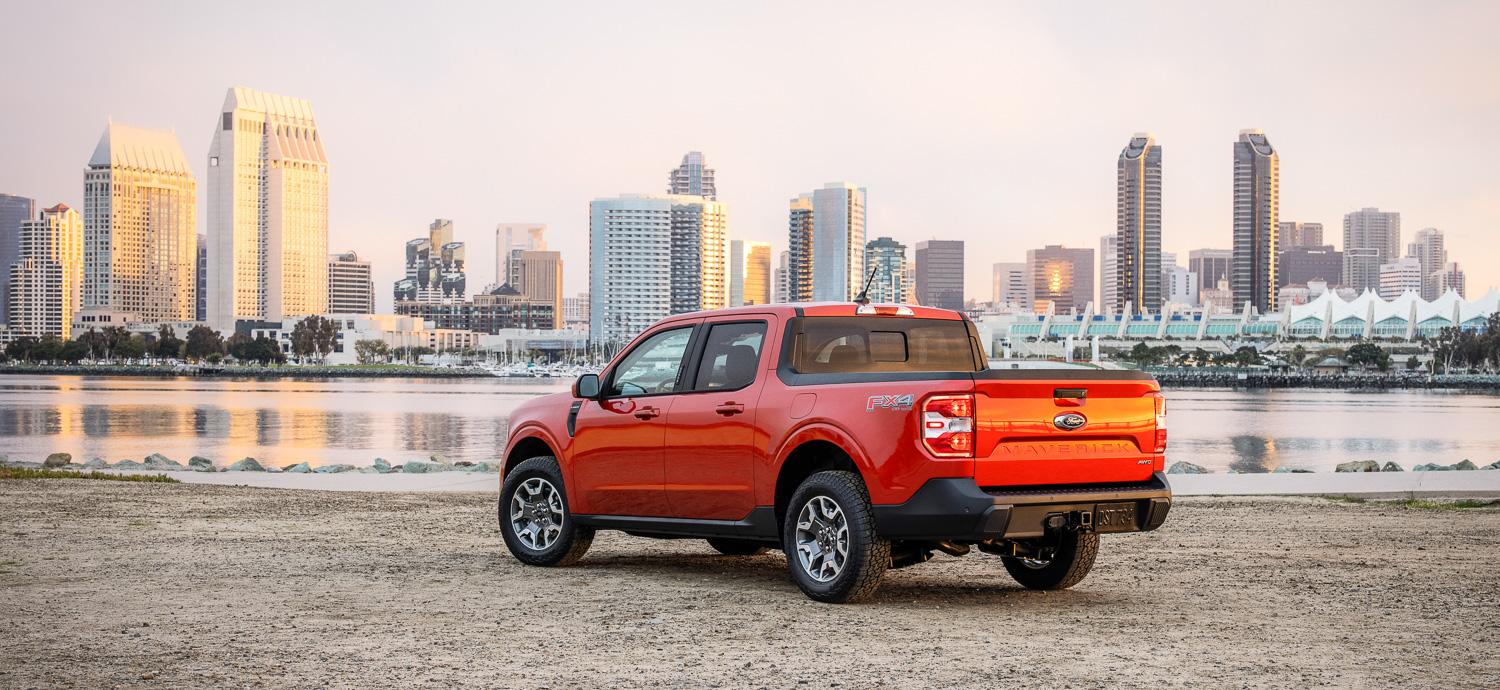 Ford Maverick 2022 Ford Maverick Pickup Truck Revealed with Standard Hybrid, 40MPG City, $20K MSRP 2022-ford-maverick-pickup-truck-revealed-debut-2