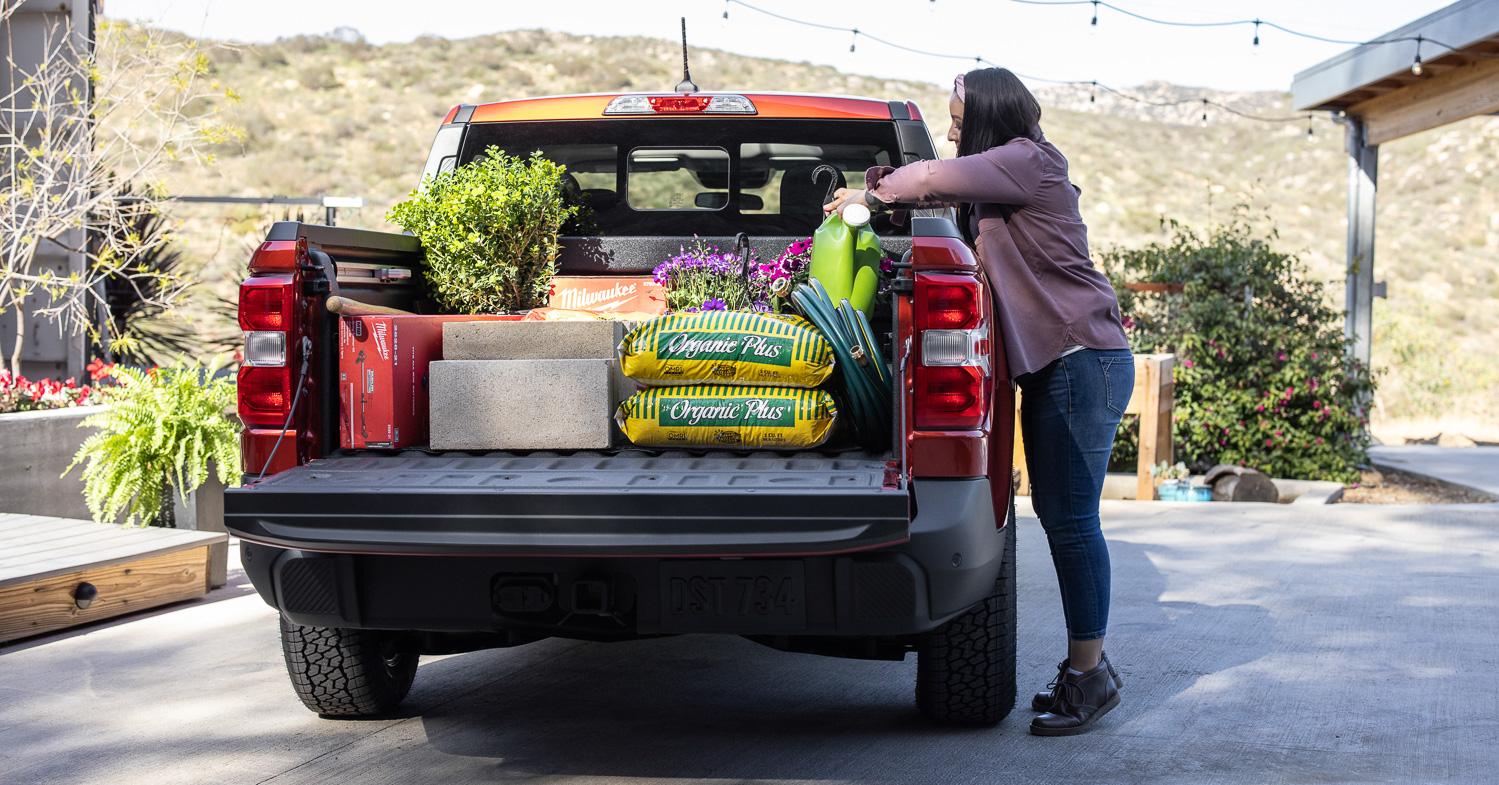 Ford Maverick 2022 Ford Maverick Pickup Truck Revealed with Standard Hybrid, 40MPG City, $20K MSRP 2022-ford-maverick-pickup-truck-revealed-debut-9