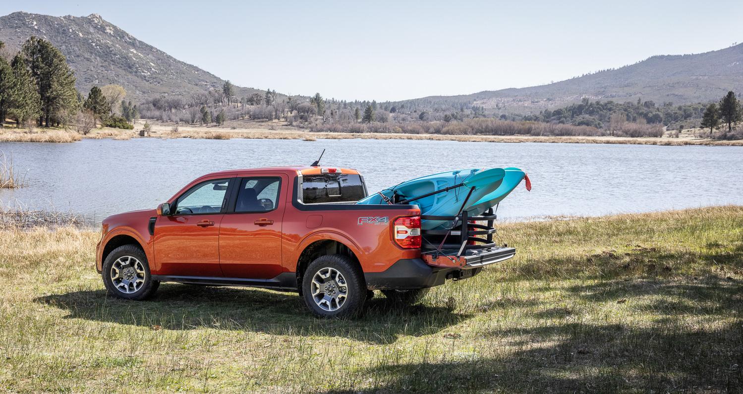 Ford Maverick 2022 Ford Maverick Pickup Truck Revealed with Standard Hybrid, 40MPG City, $20K MSRP 2022-ford-maverick-pickup-truck-revealed-debut-10