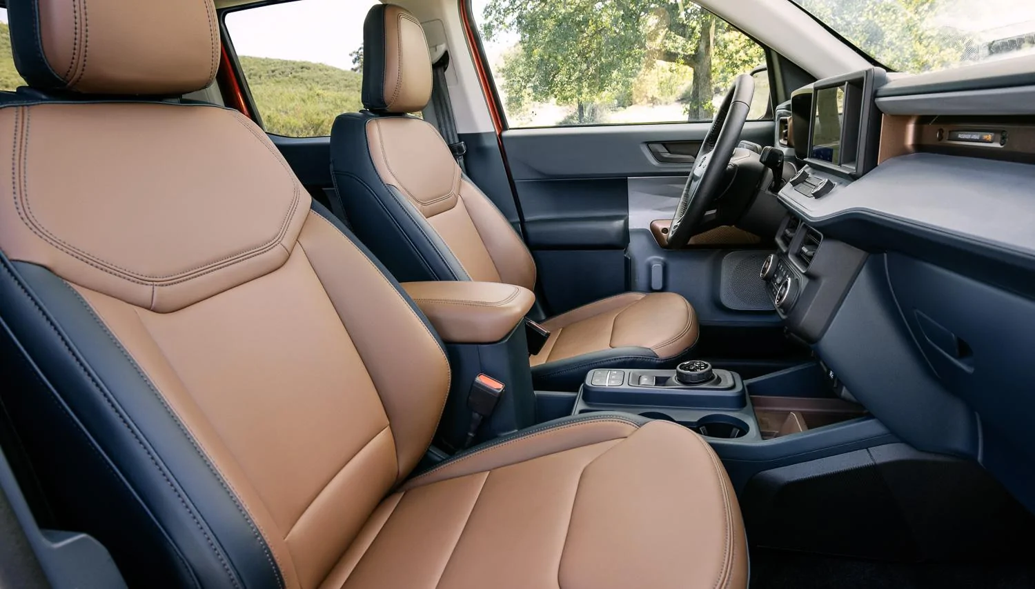 Ford Maverick 2022 Ford Maverick Pickup Truck Revealed with Standard Hybrid, 40MPG City, $20K MSRP 2022-ford-maverick-pickup-truck-revealed-debut-15