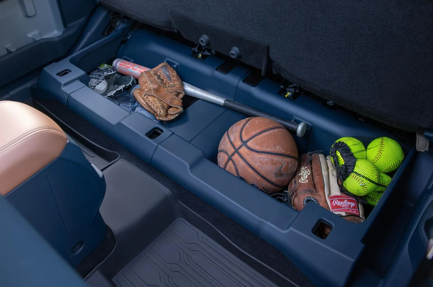Ford Maverick 2022 Ford Maverick Pickup Truck Revealed with Standard Hybrid, 40MPG City, $20K MSRP 2022-ford-maverick-pickup-truck-revealed-debut-24