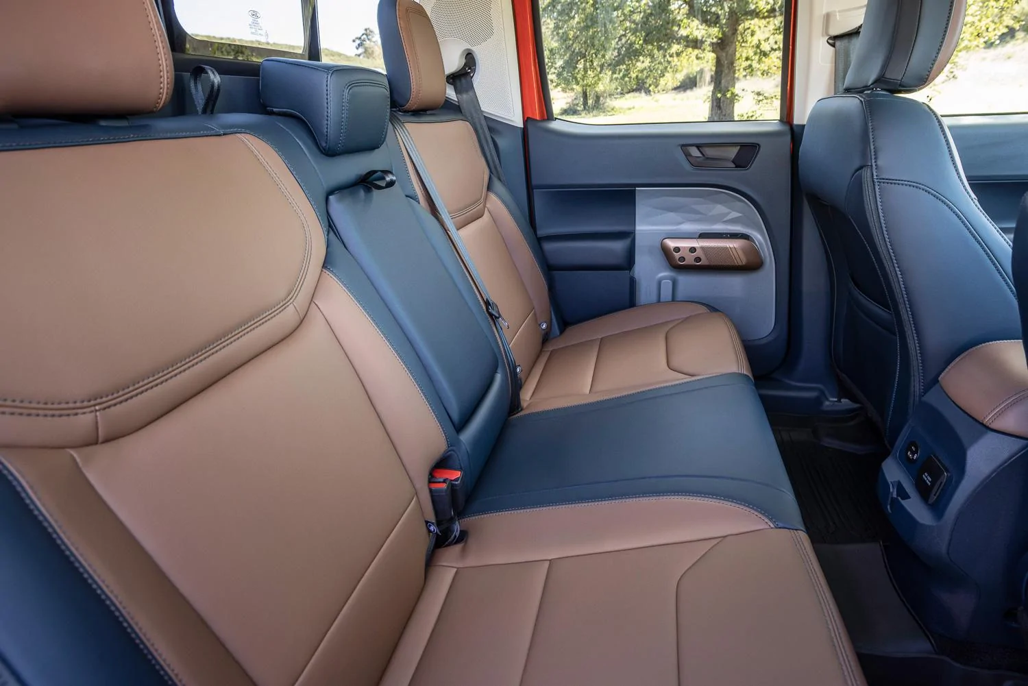 Ford Maverick 2022 Ford Maverick Pickup Truck Revealed with Standard Hybrid, 40MPG City, $20K MSRP 2022-ford-maverick-pickup-truck-revealed-debut-25