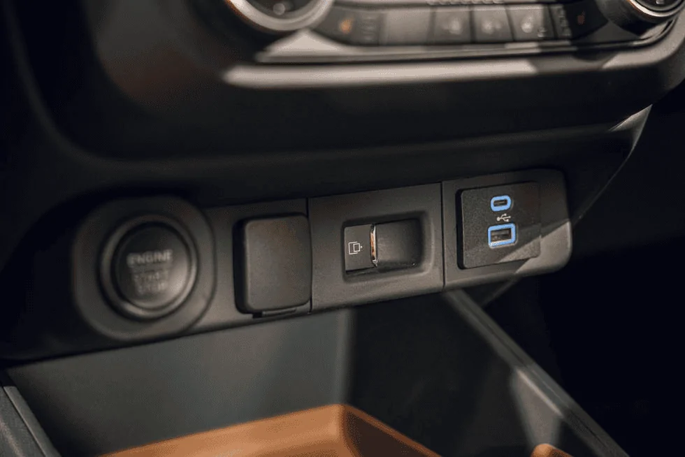 Ford Maverick Is that a MicroSD card slot? 1624582688485