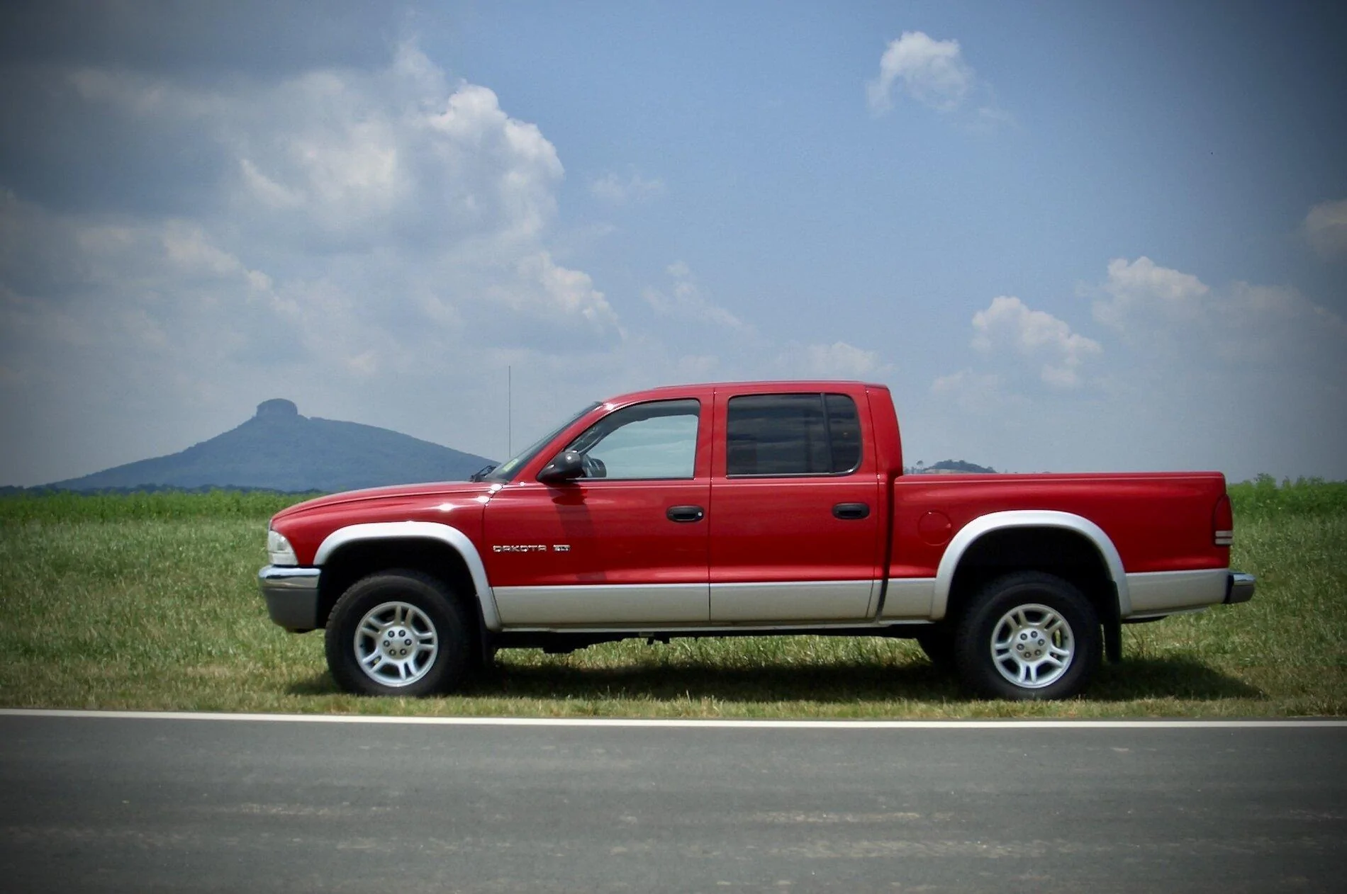 Ford Maverick Mav vs. my old Dodge Dakota 4X4 Braderick