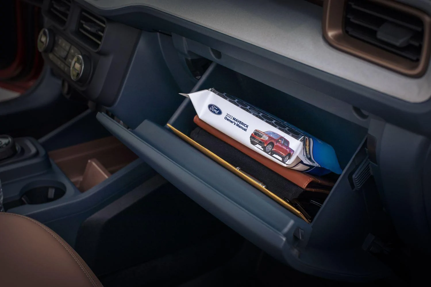 Ford Maverick Maverick Owner's Manual / Oreos Thins Promotion Oreo-Thins-Limited-Edition-Ford-Camo-Pack-Ford-Maverick-Glovebox-001