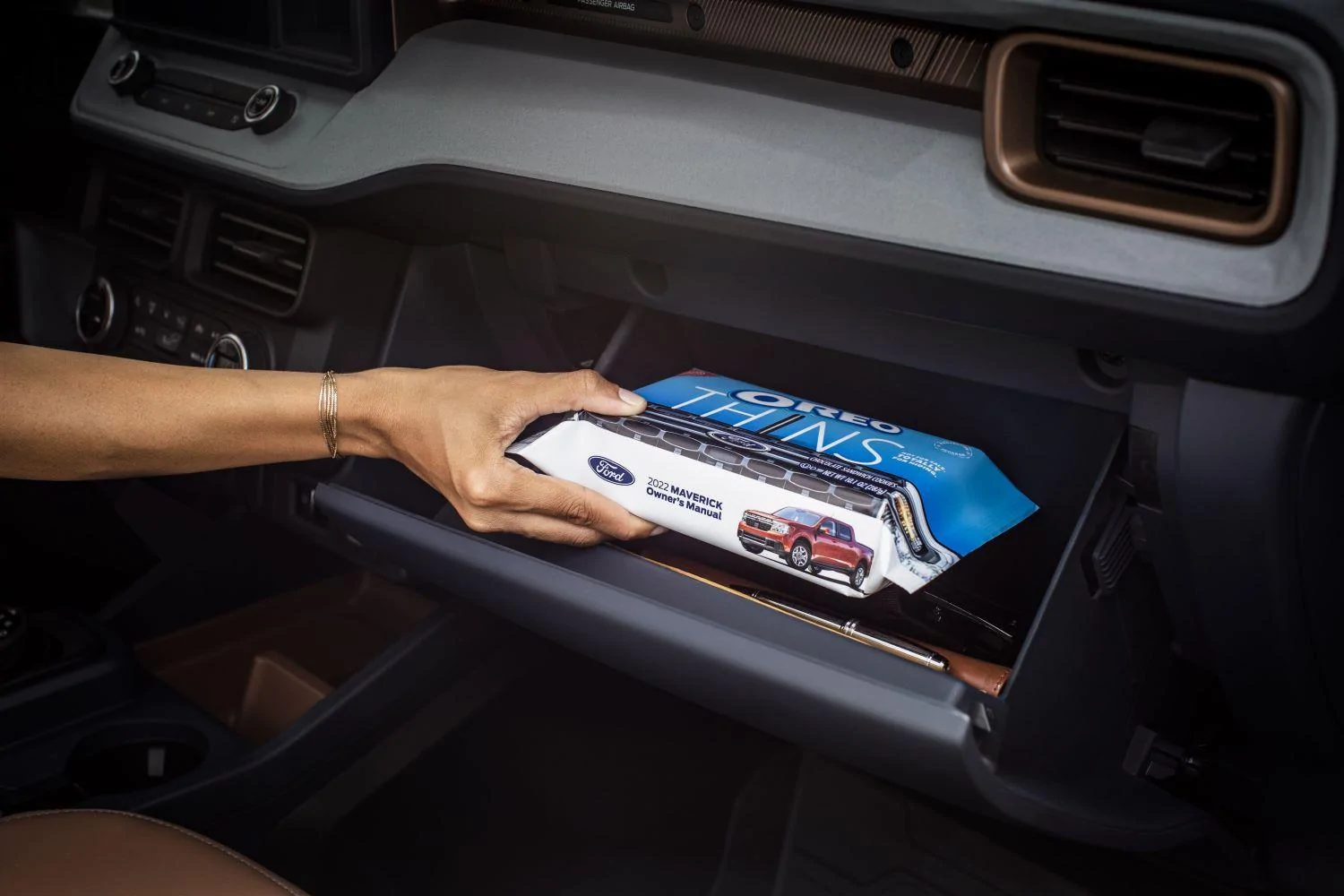 Ford Maverick Maverick Owner's Manual / Oreos Thins Promotion Oreo-Thins-Limited-Edition-Ford-Camo-Pack-Ford-Maverick-Glovebox-002