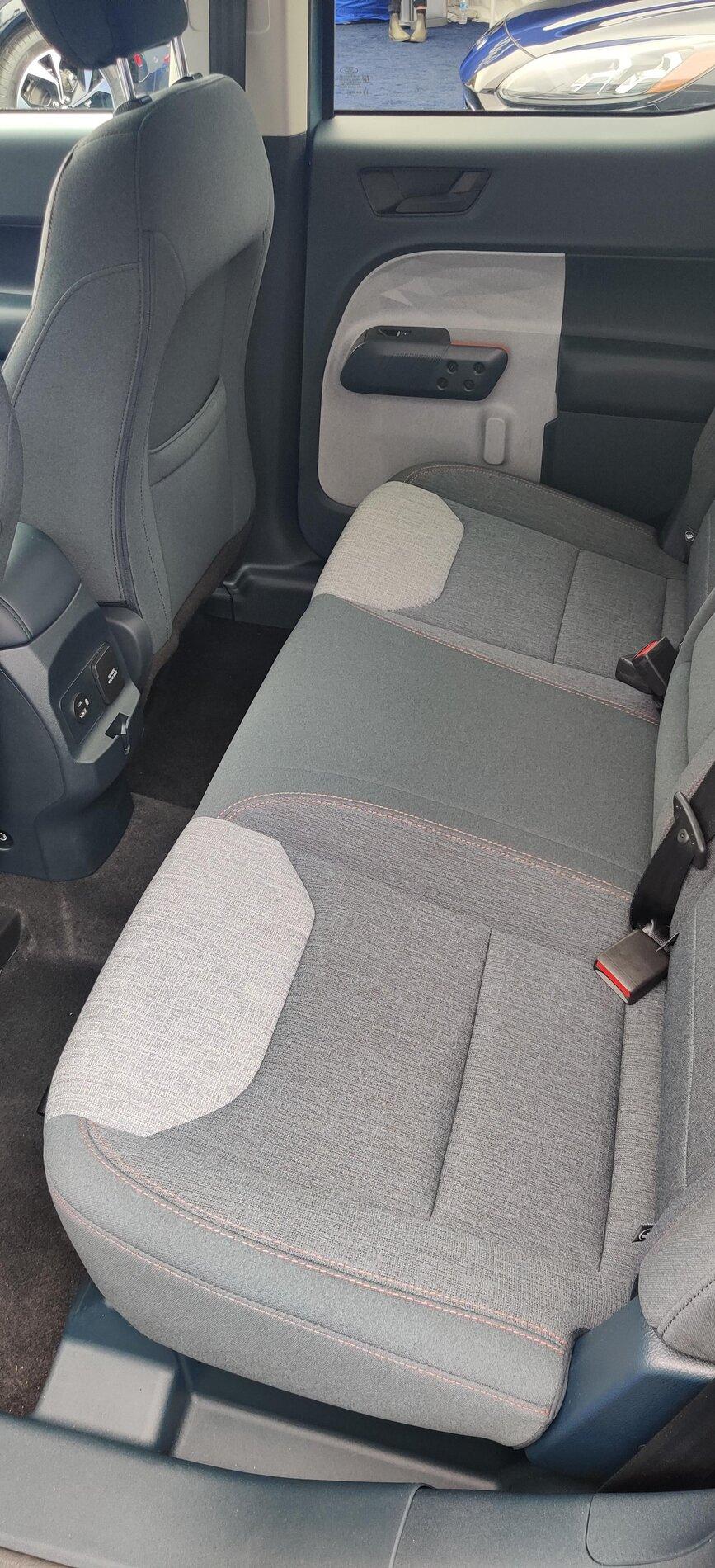 Ford Maverick Chicago Pics: 2022 Maverick Interior, Underhood / Engine, Rear Sliding Window, 4x4 Studs, Spare Tire, Undercarriage, Trailer Brake Controller Interior Pics Maverick XLT Hybrid Interior Pics  7