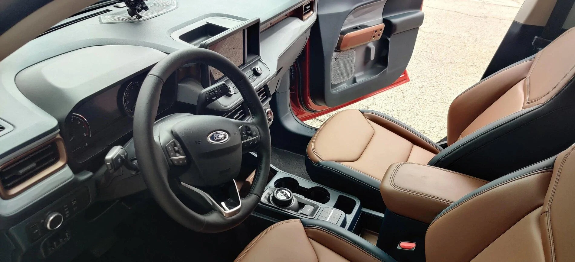 Ford Maverick Chicago Pics: 2022 Maverick Interior, Underhood / Engine, Rear Sliding Window, 4x4 Studs, Spare Tire, Undercarriage, Trailer Brake Controller 2022 Maverick Lariat Interior Pics 5