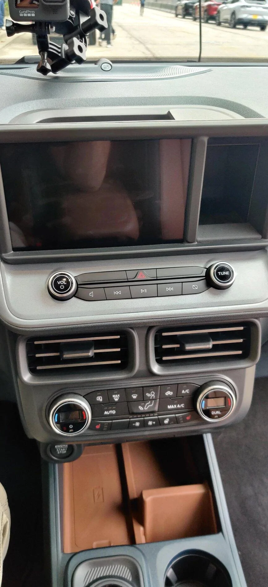 Ford Maverick Chicago Pics: 2022 Maverick Interior, Underhood / Engine, Rear Sliding Window, 4x4 Studs, Spare Tire, Undercarriage, Trailer Brake Controller 2022 Maverick Lariat Interior Pics 9