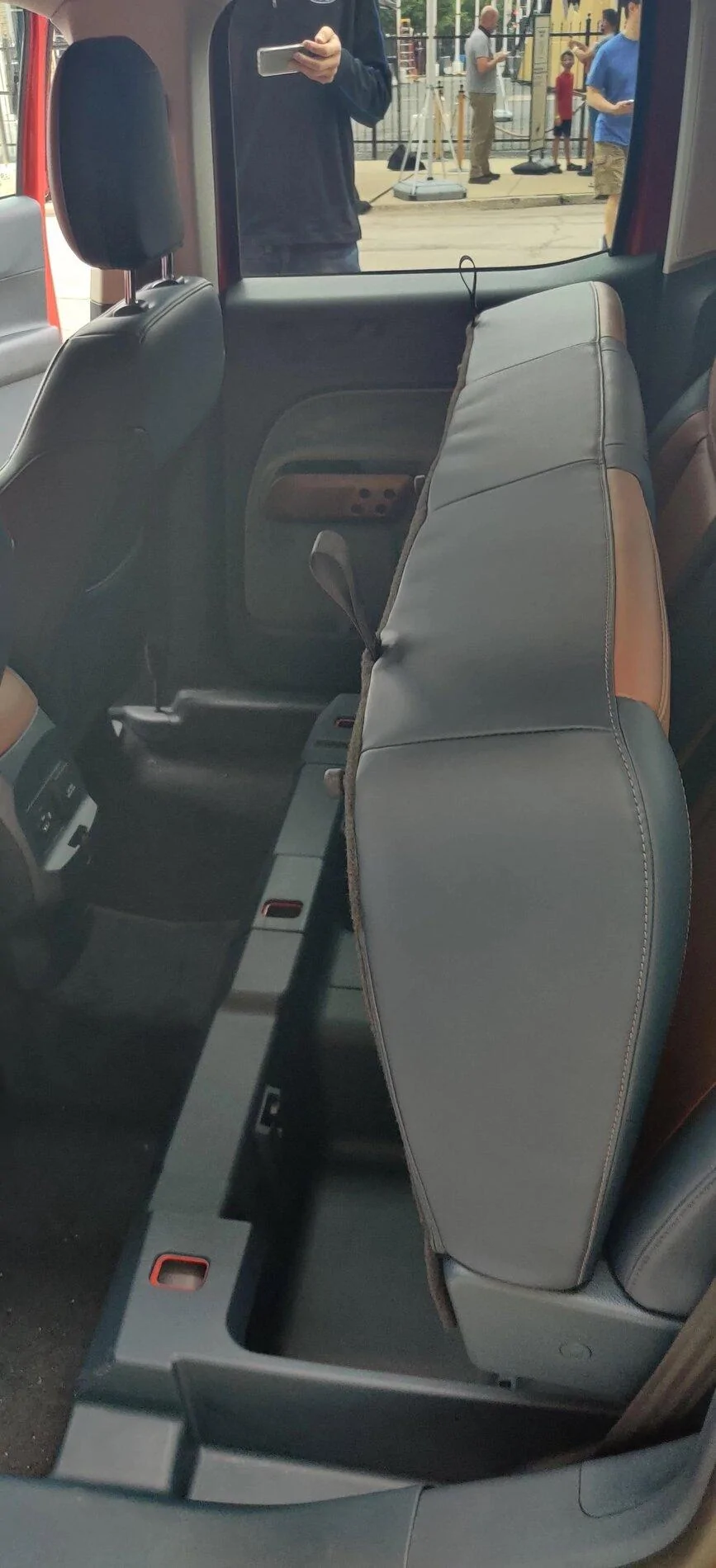 Ford Maverick Chicago Pics: 2022 Maverick Interior, Underhood / Engine, Rear Sliding Window, 4x4 Studs, Spare Tire, Undercarriage, Trailer Brake Controller 2022 Maverick Lariat Interior Pics 11