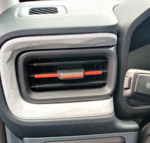Ford Maverick Chicago Pics: 2022 Maverick Interior, Underhood / Engine, Rear Sliding Window, 4x4 Studs, Spare Tire, Undercarriage, Trailer Brake Controller Interior Pics Maverick XLT Hybrid Interior Pics 2 (2)
