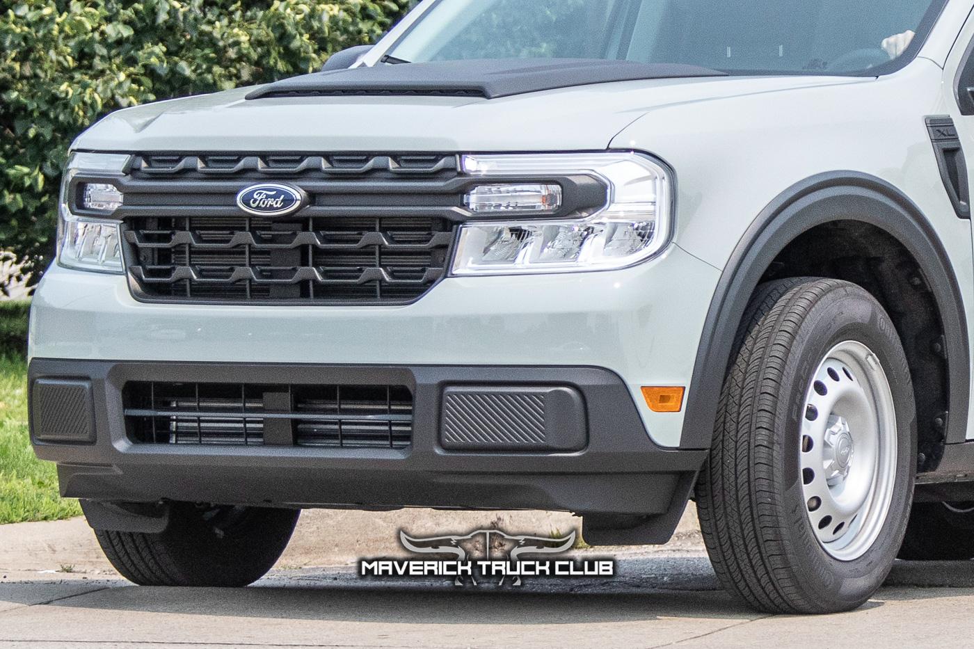 Ford Maverick 2022 Maverick Spied With New Accessories (Black Trims, Hood Bulge / Scoop, Wheel Arches, Window Air Deflectors) 📸 2021-maverick-spied-accessories-black-trim-deflectors-2