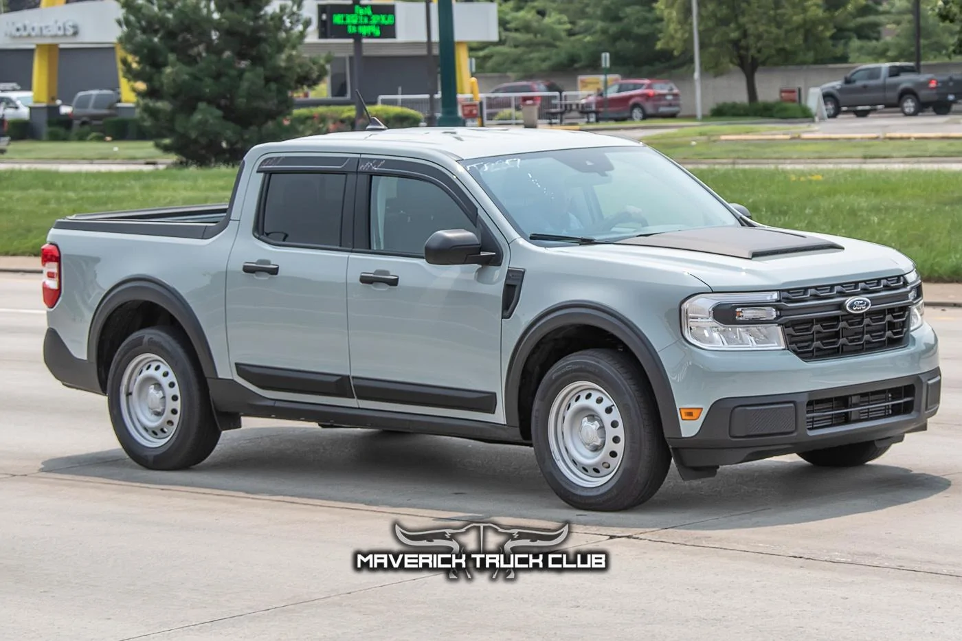Ford Maverick 2022 Maverick Spied With New Accessories (Black Trims, Hood Bulge / Scoop, Wheel Arches, Window Air Deflectors) 📸 2021-maverick-spied-accessories-black-trim-deflectors-5