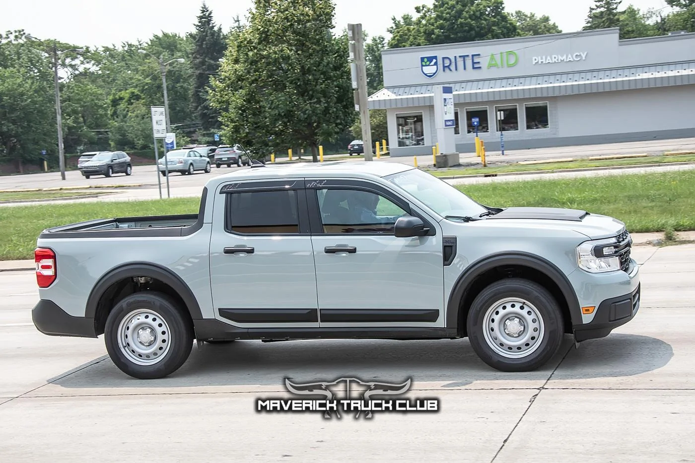 Ford Maverick 2022 Maverick Spied With New Accessories (Black Trims, Hood Bulge / Scoop, Wheel Arches, Window Air Deflectors) 📸 2021-maverick-spied-accessories-black-trim-deflectors-7