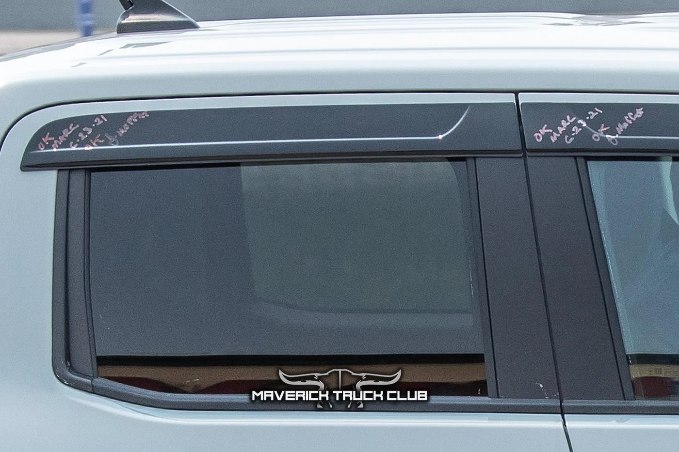 Ford Maverick 2022 Maverick Spied With New Accessories (Black Trims, Hood Bulge / Scoop, Wheel Arches, Window Air Deflectors) 📸 2021-maverick-spied-accessories-black-trim-deflectors-10