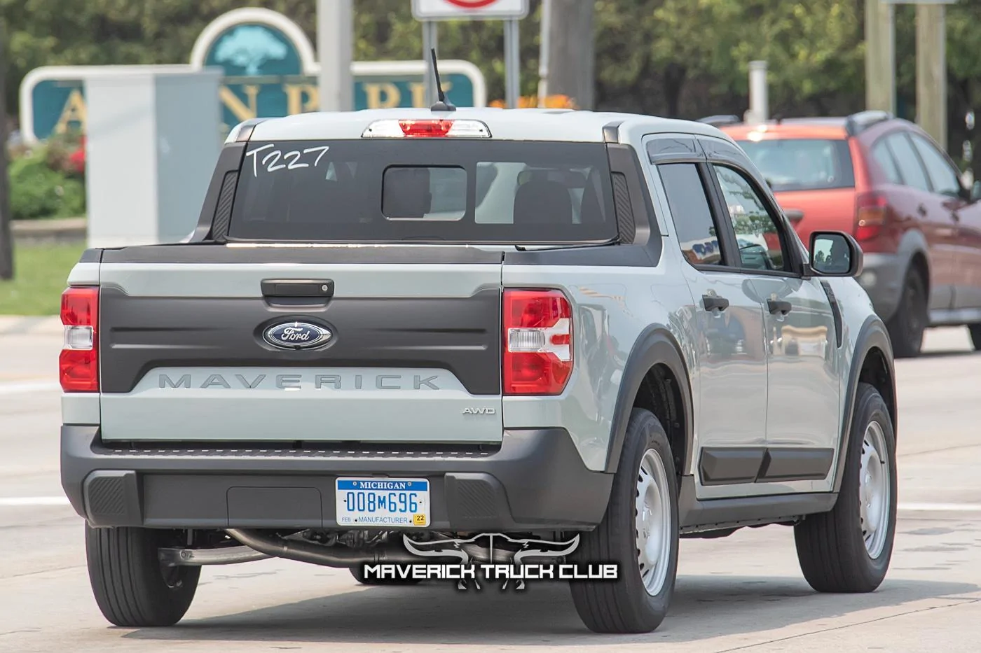 Ford Maverick 2022 Maverick Spied With New Accessories (Black Trims, Hood Bulge / Scoop, Wheel Arches, Window Air Deflectors) 📸 2021-maverick-spied-accessories-black-trim-deflectors-13