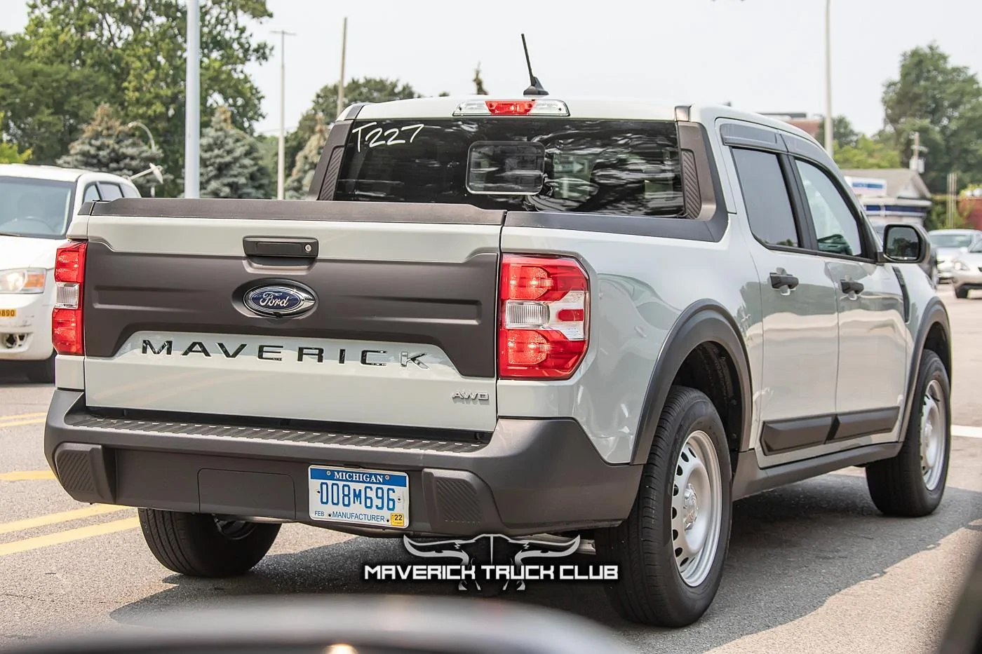 Ford Maverick 2022 Maverick Spied With New Accessories (Black Trims, Hood Bulge / Scoop, Wheel Arches, Window Air Deflectors) 📸 2021-maverick-spied-accessories-black-trim-deflectors-14