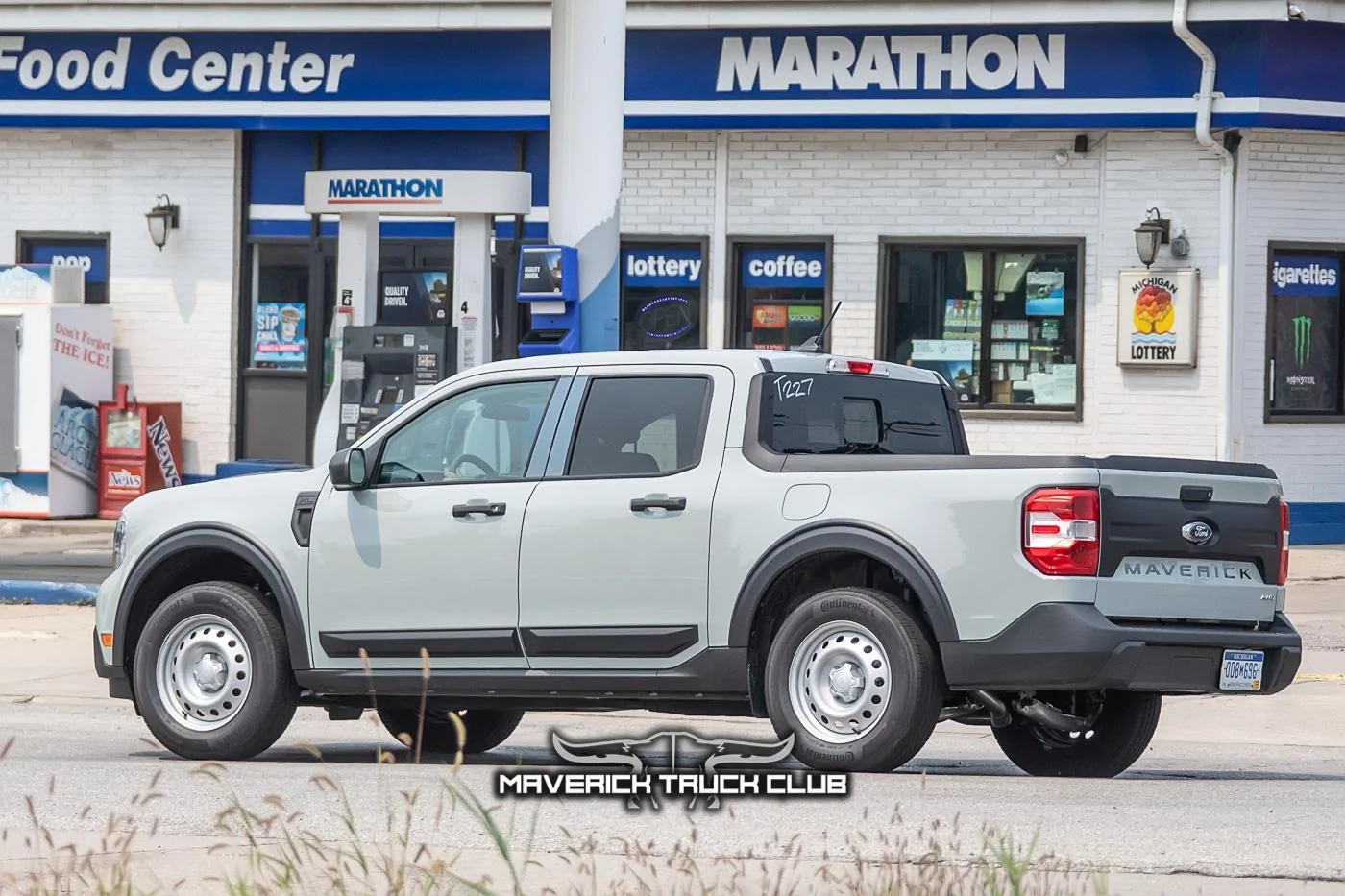 Ford Maverick 2022 Maverick Spied With New Accessories (Black Trims, Hood Bulge / Scoop, Wheel Arches, Window Air Deflectors) 📸 2021-maverick-spied-accessories-black-trim-deflectors-16