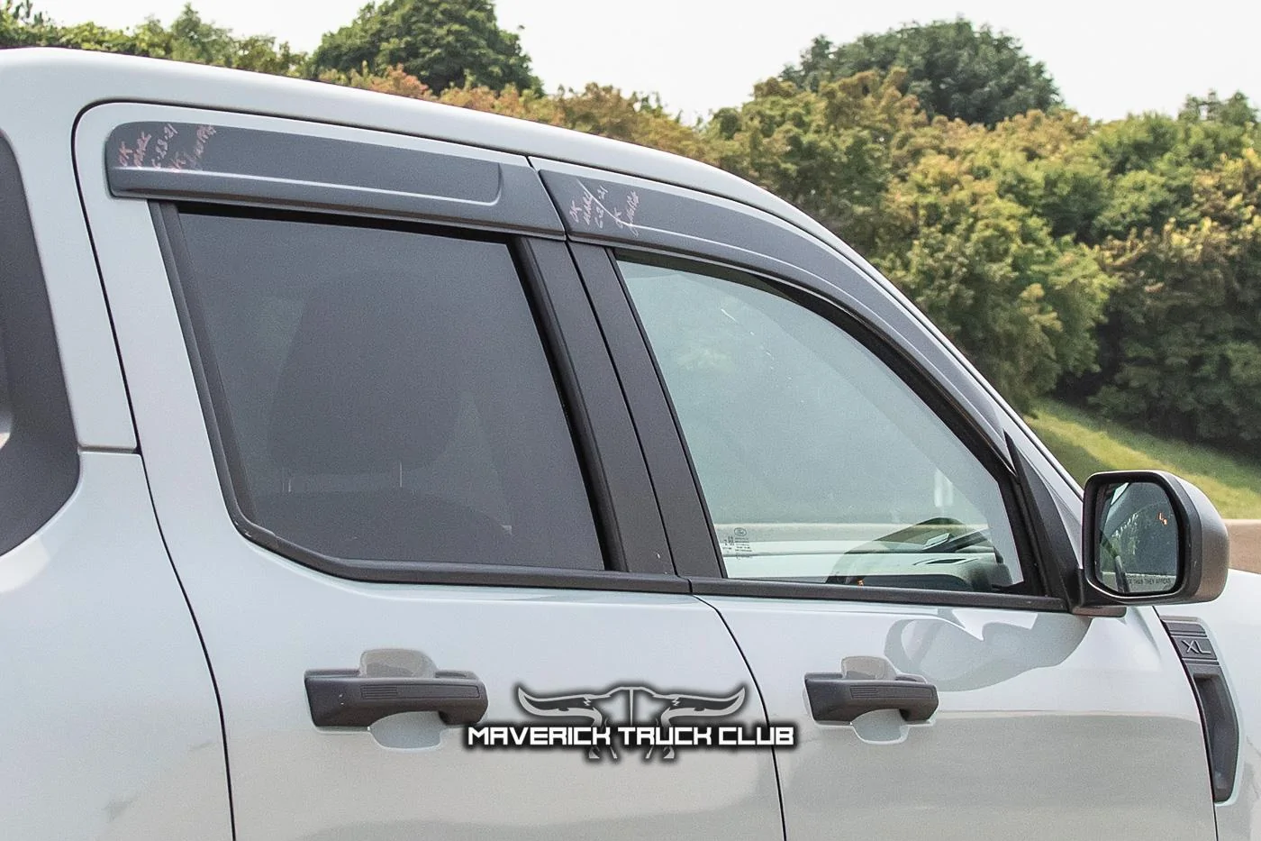 Ford Maverick 2022 Maverick Spied With New Accessories (Black Trims, Hood Bulge / Scoop, Wheel Arches, Window Air Deflectors) 📸 2021-maverick-spied-accessories-black-trim-deflectors-17