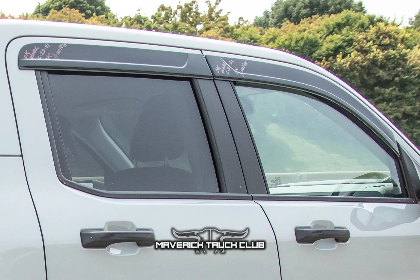 Ford Maverick 2022 Maverick Spied With New Accessories (Black Trims, Hood Bulge / Scoop, Wheel Arches, Window Air Deflectors) 📸 2021-maverick-spied-accessories-black-trim-deflectors-18