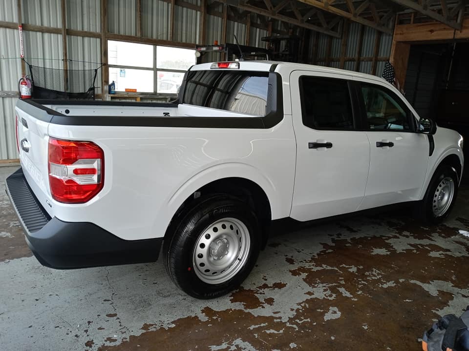 Ford Maverick OXFORD WHITE Maverick Photos Thread 2022 Maverick XL Oxford White color paint exterior 7
