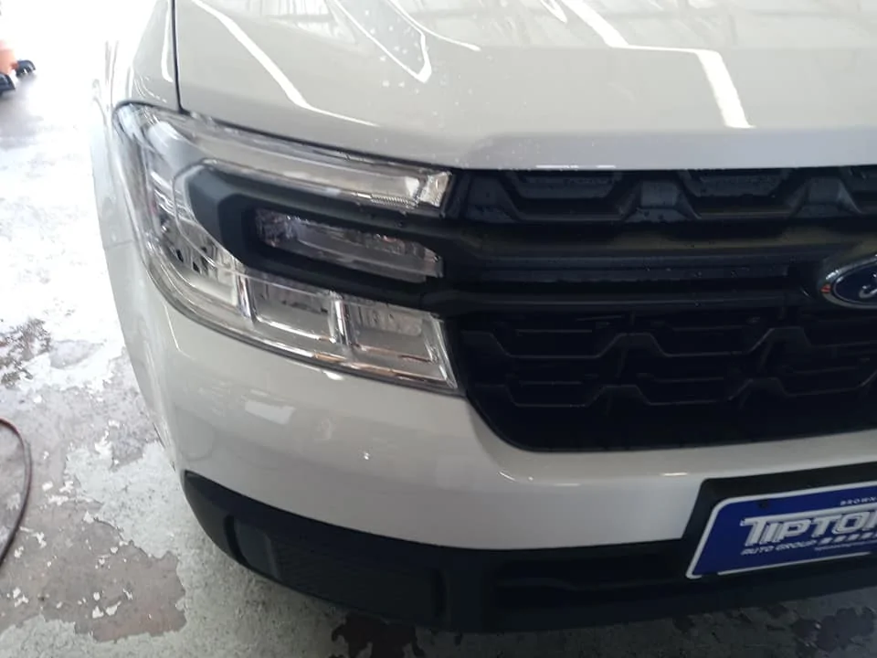 Ford Maverick OXFORD WHITE Maverick Photos Thread 2022 Maverick XL Oxford White color paint exterior 2