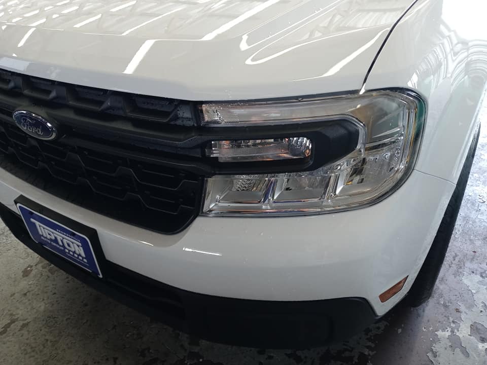Ford Maverick OXFORD WHITE Maverick Photos Thread 2022 Maverick XL Oxford White color paint exterior 3