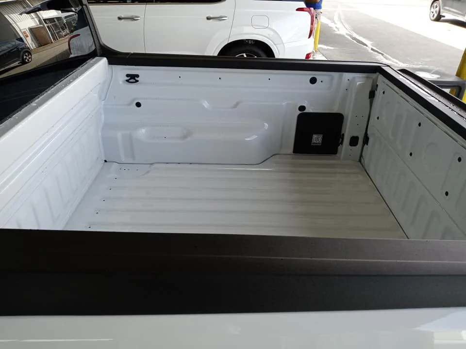 Ford Maverick OXFORD WHITE Maverick Photos Thread 2022 Maverick XL Oxford White color paint exterior 4