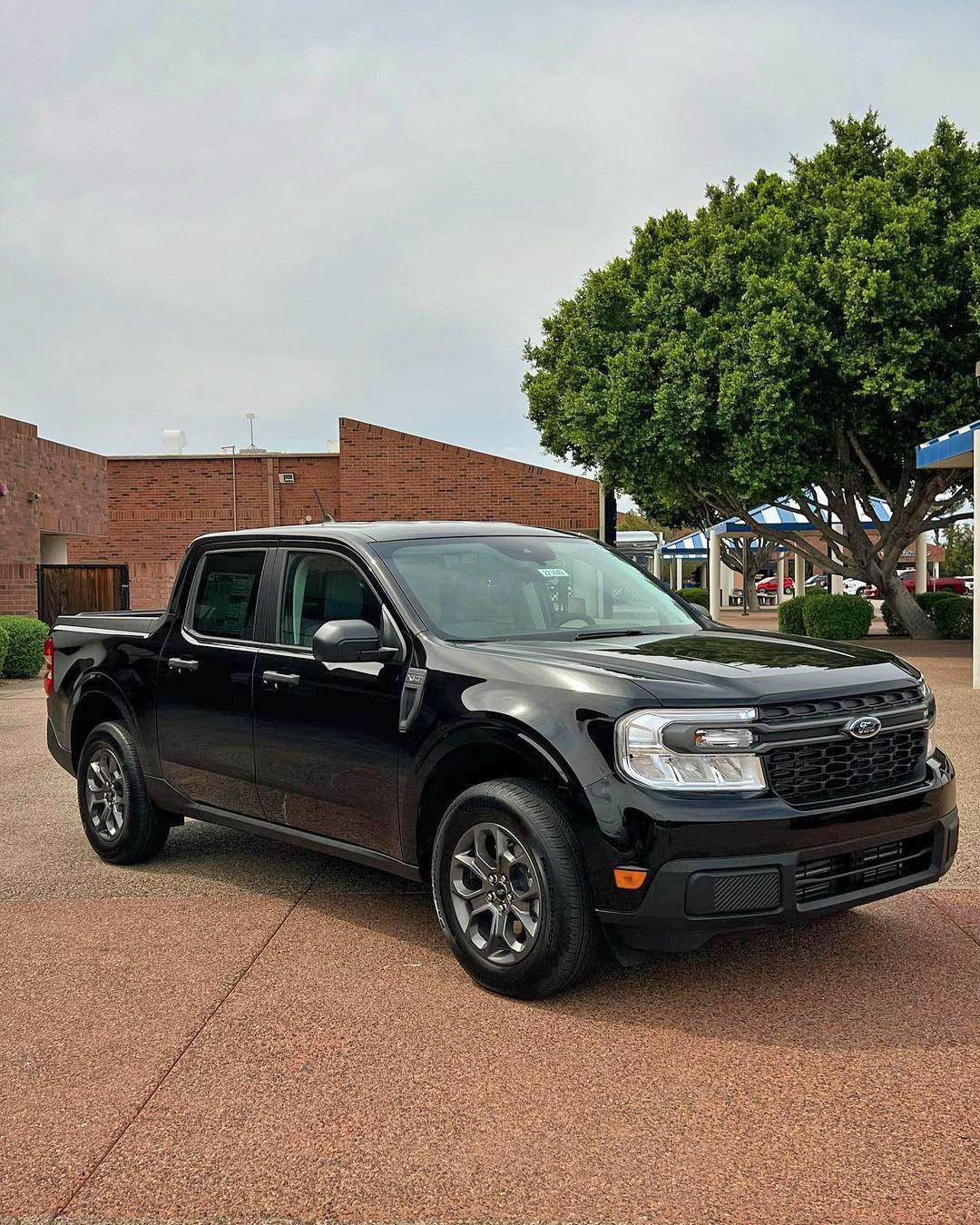 Ford Maverick SHADOW BLACK Maverick Photos Thread 2022 Maverick XLT in Shadow Black Paint Color 